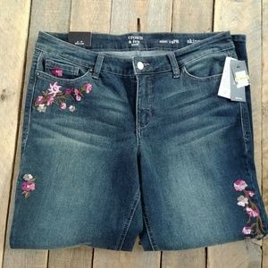 Crown & Ivy Dark Wash Floral Embroidered Stretch